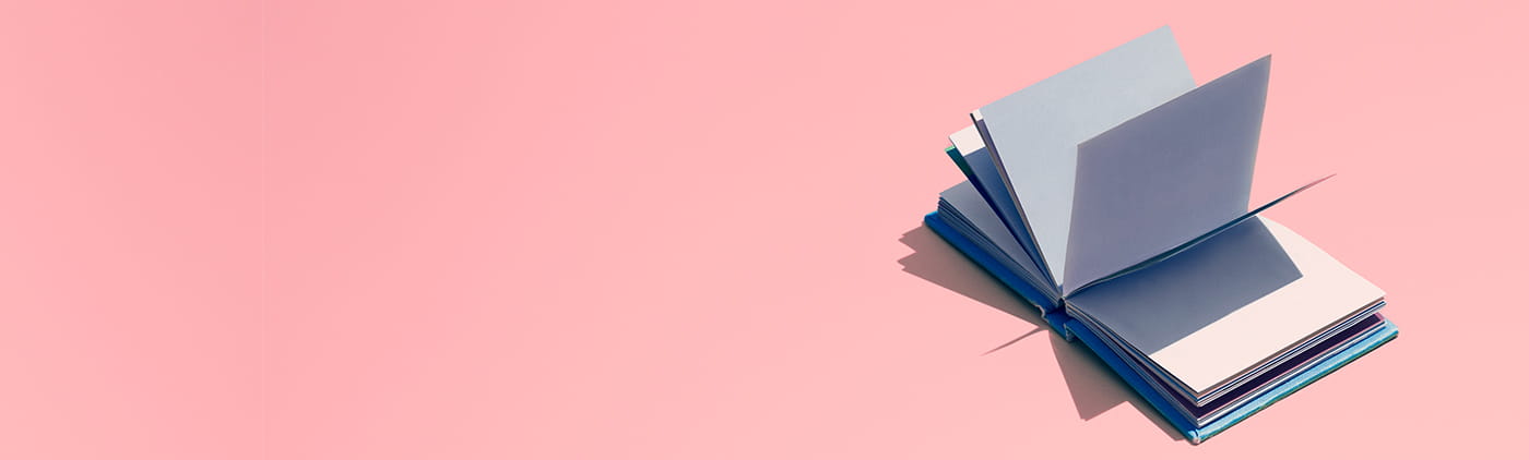 libro con hojas en blanco abierto